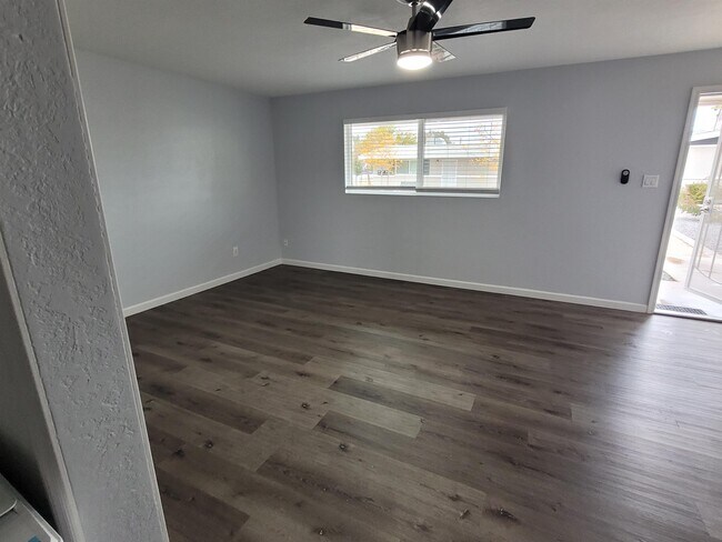 Building Photo - 1325 N 48th St