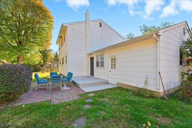 Building Photo - 35 Brooktree Rd
