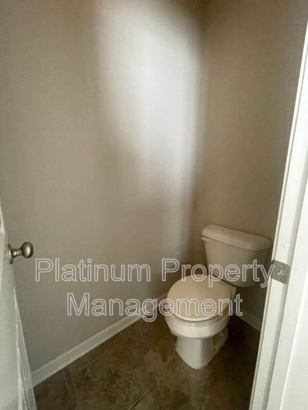Building Photo - 7350 Silk Tree Pointe