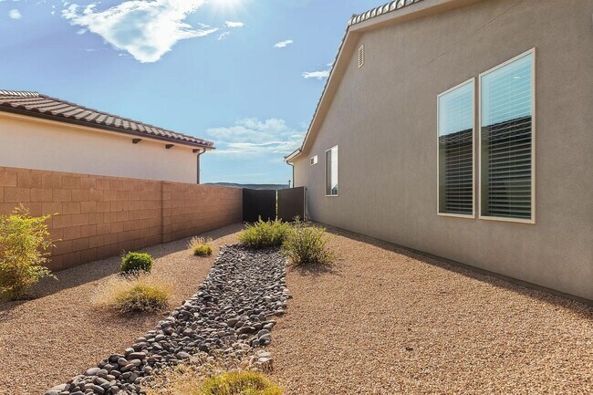 Building Photo - 3 Bedroom Home in Washington's Premier Bri...