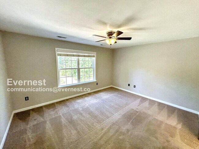 Building Photo - Beautiful 3-Bedroom Home with Garage / Pet...