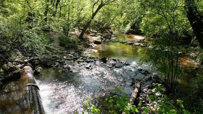 Building Photo - 2090 Emmet Pk Ln