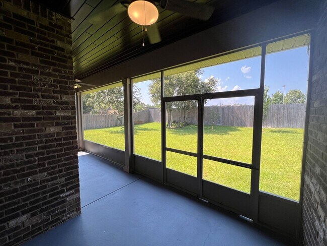 Building Photo - 5148 Sandy Shores Dr