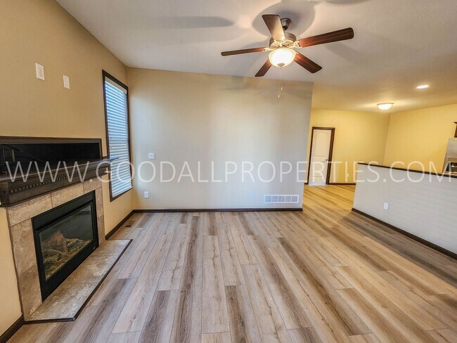 Building Photo - Great Deal in Ankeny! 3 Bedroom 2.5 bath with basement finished in Northwest Ankeny