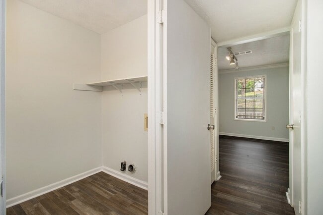 Building Photo - 2BR/1.5BA Close to Downtown Snellville!