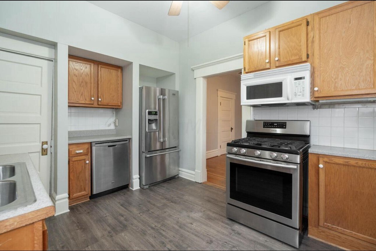 Building Photo - 239 W 1st Ave