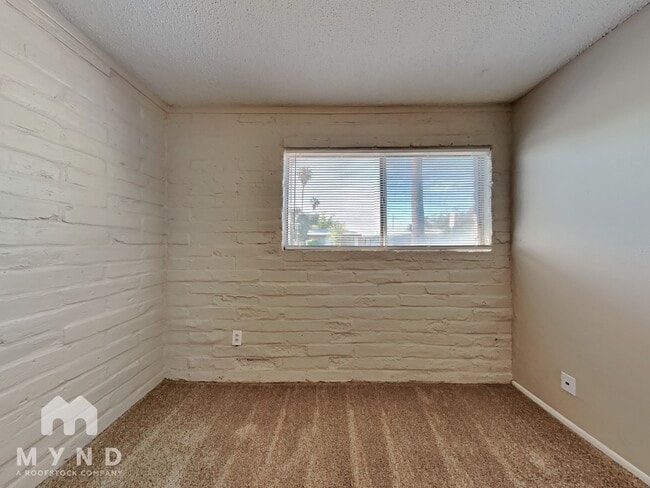 Building Photo - 912 S Dorsey Ln