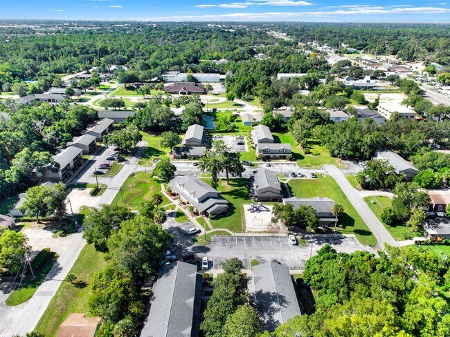 Building Photo - SPACIOUS 2 Bedroom 1.5 Bath Apartment for Rent