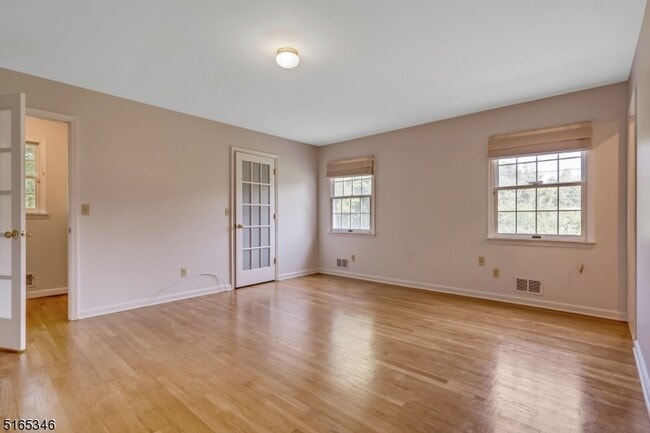 Building Photo - 34 Woodmere Dr
