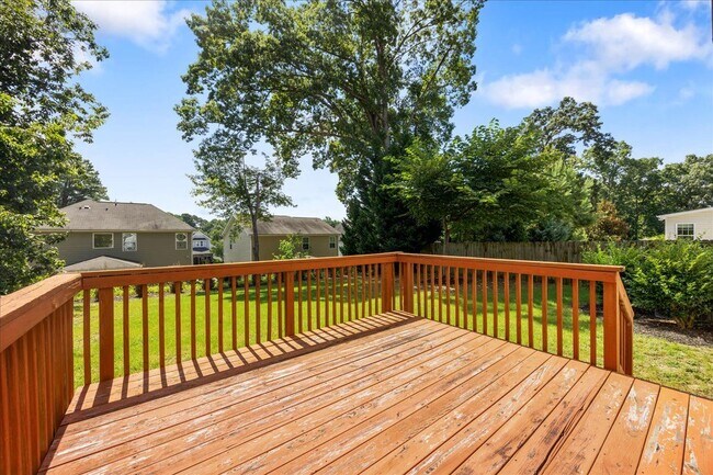 Building Photo - 5600 Yorkwood Dr