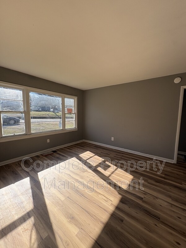 Building Photo - 810 Fairfax Ave