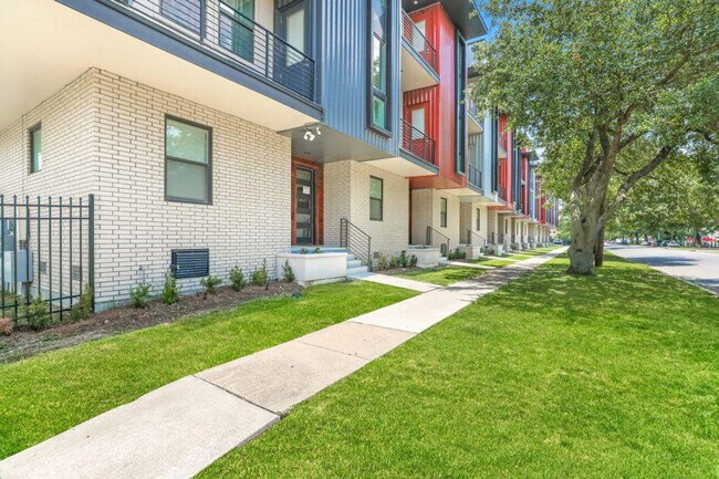 Building Photo - 3737 Bienville Ave