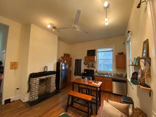 Building Photo - 211 W 38th St