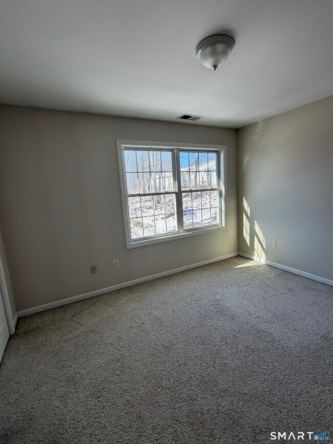 Building Photo - 108 Mohican Ave