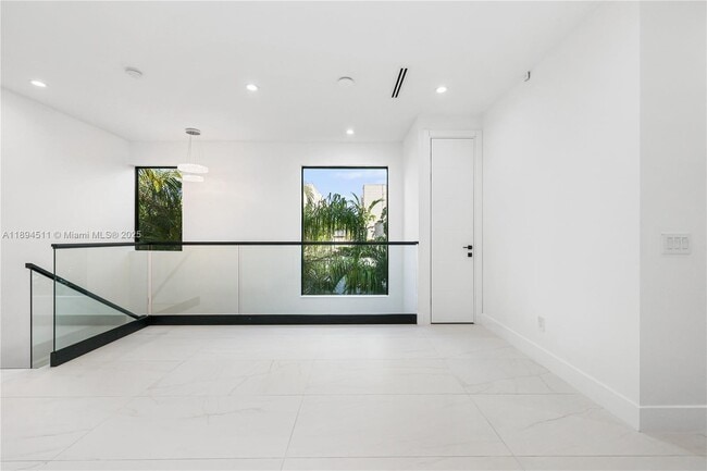 Building Photo - 813 NE 17th Terrace