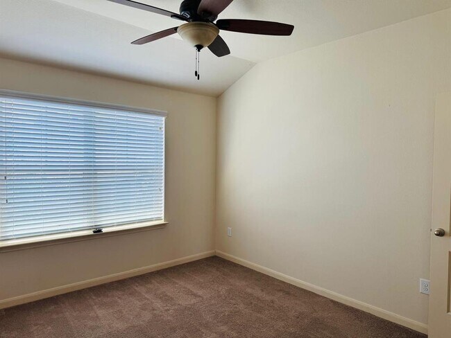 Building Photo - 1620 Bryant Dr