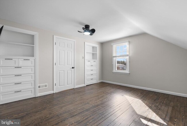 Building Photo - 48 S Locust Ave