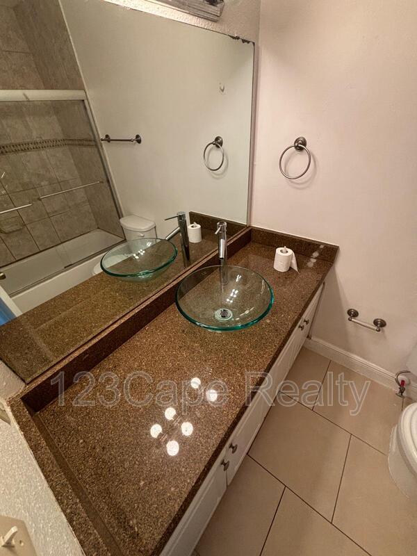 Building Photo - 2915 Winkler Ave