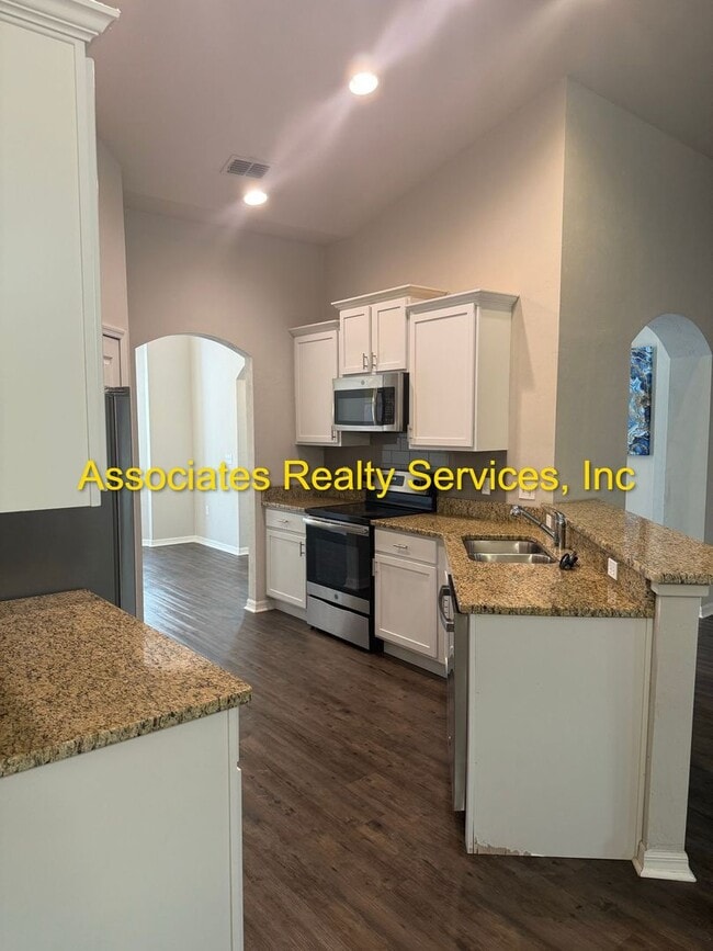 Building Photo - Spacious 4-Bedroom Home with Office in Portofino!  LOOK!