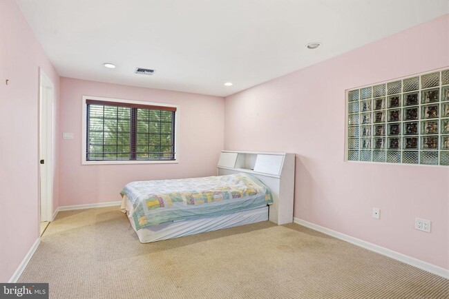 Building Photo - 244 Mathers Rd