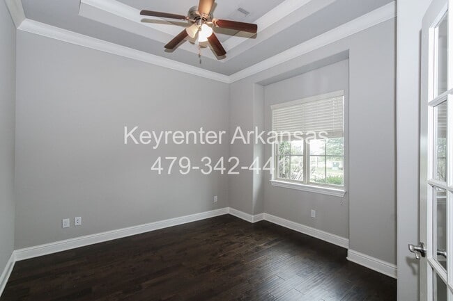 Building Photo - 3805 SW Gemstone Blvd