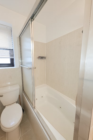 Building Photo - 165 Vroom St