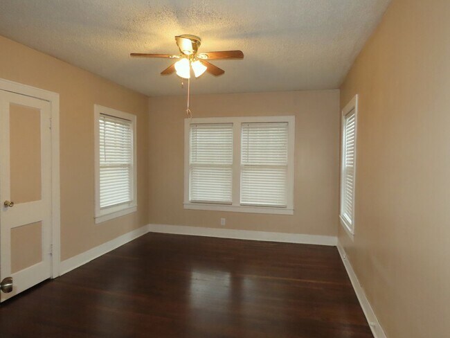 Building Photo - Charming 1 Bedroom, 1 Bath Upstairs Apartment