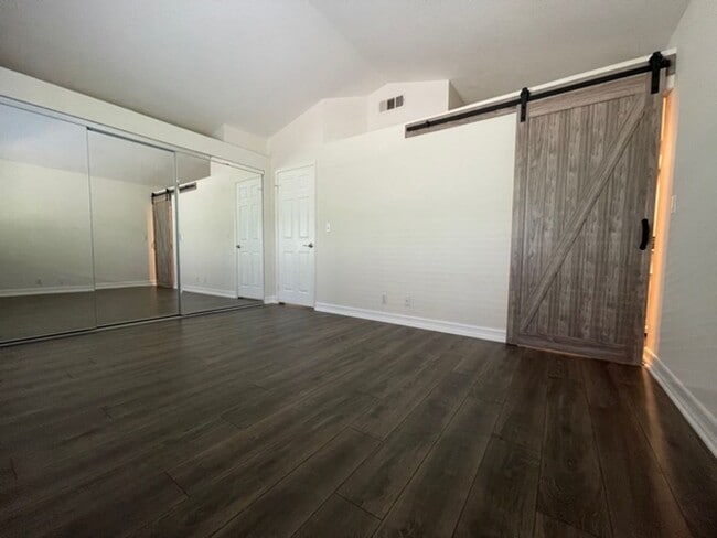 Building Photo - BEAUTIFUL 4 BEDROOM + 3 BATHROOM HOUSE IN SANTA CLARITA AVAILABLE NOW!