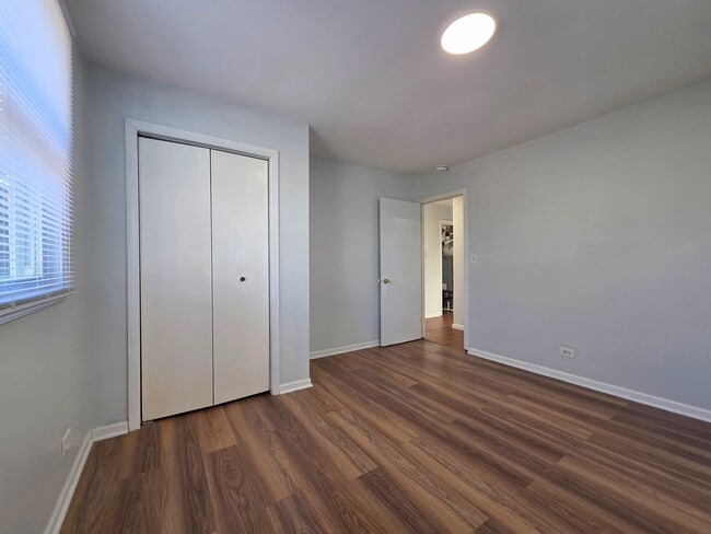 Building Photo - 331 Lawn Terrace