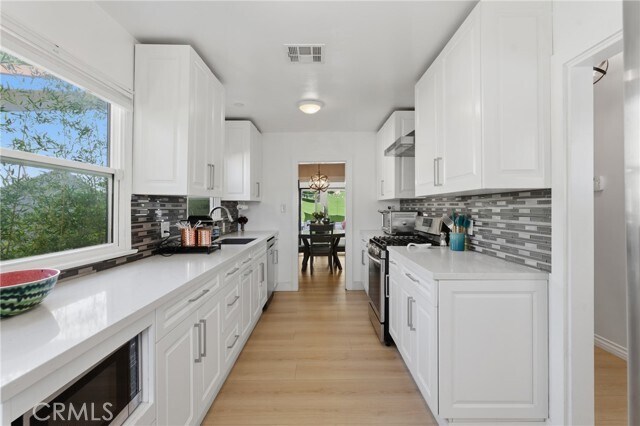 Building Photo - 5244 Vanalden Ave