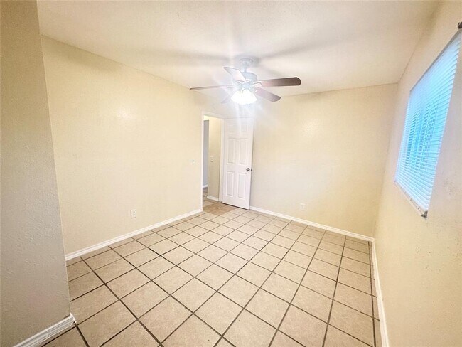 Building Photo - 5101 Purple Sage Dr