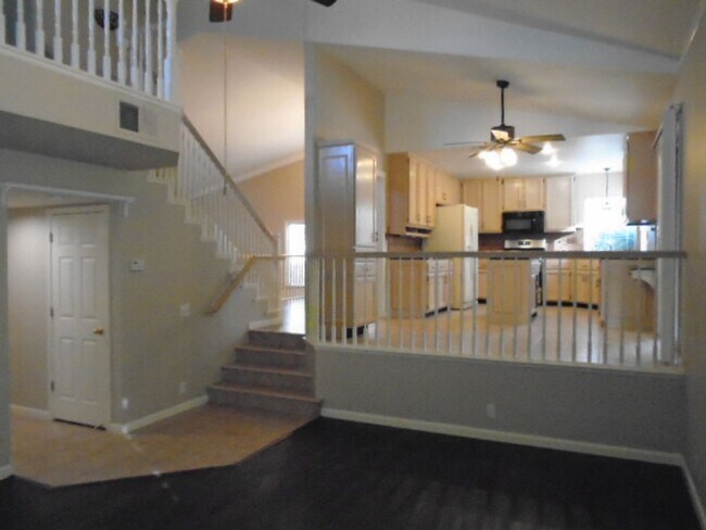 Building Photo - NICE TWO STORY, 3 BEDROOM, 3 FULL BATHROOM...