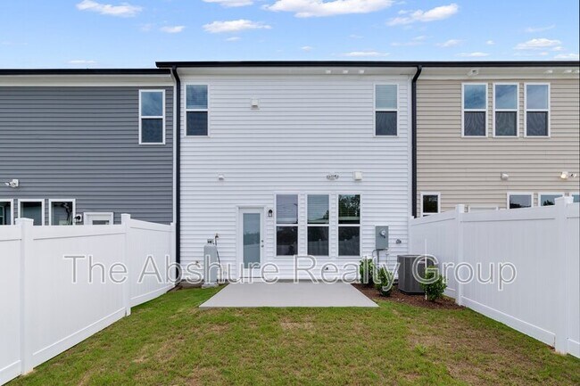 Building Photo - 8913 Kennebec Xing Dr