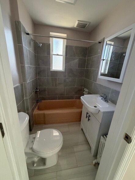 Bathroom - 242 Glenhill Ave