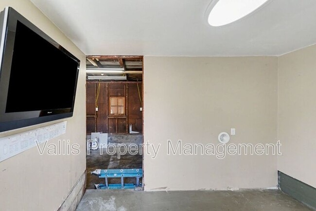 Building Photo - 2350 Cottage St SE