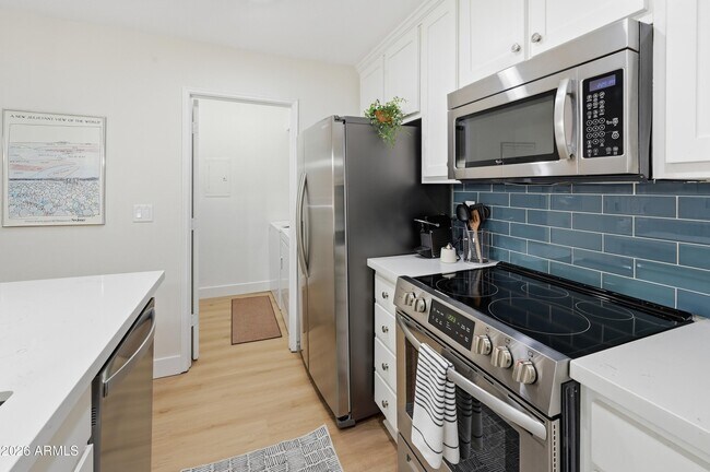 Building Photo - 4704 E Paradise Village Pkwy N