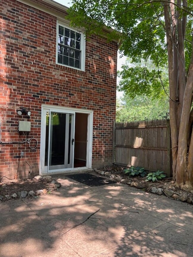 Building Photo - 8501 Westover Ct