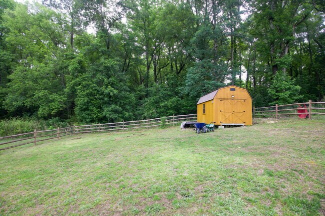 Building Photo - Charming 3-bedroom, 2.5-bath home nestled in the heart of Carthage