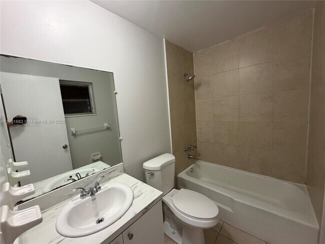 Building Photo - 2129 Davie Blvd