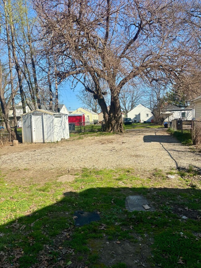 Building Photo - 615 Dresden Ave