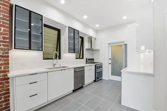 Building Photo - 38-42 Broderick Street