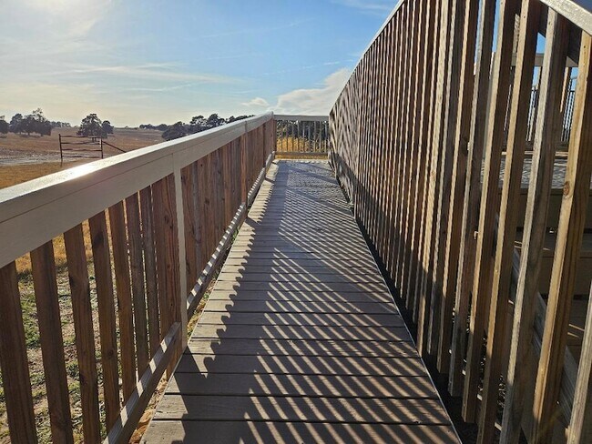 Building Photo - 555 Paint Creek Rd