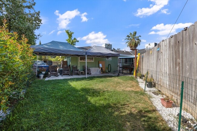 Building Photo - 2326 Ramon Dr