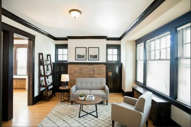 Building Photo - 1802 E Linnwood Ave