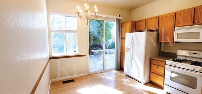 Building Photo - Beautiful 3 bedroom 2 bath plus 2 car garage in Damonte Ranch with New Carpet & Paint