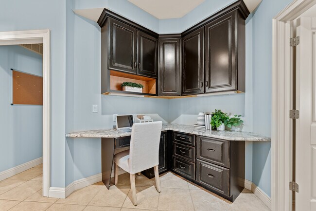 Building Photo - 12932 Sunset Bluff Ct