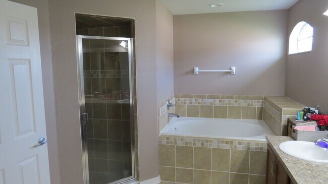 Building Photo - Beautiful 4/2 Home in Leesburg