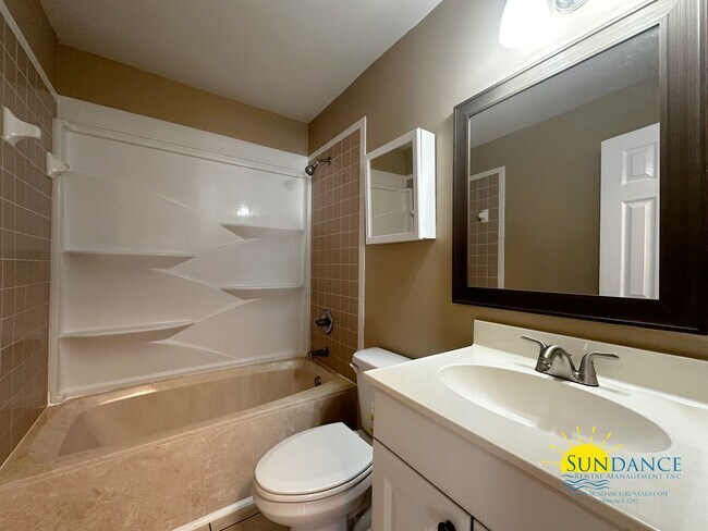 Building Photo - Beautiful 3 Bedroom Home in Fort Walton!