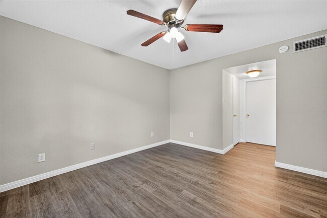 Building Photo - 2110 Wilcrest Dr