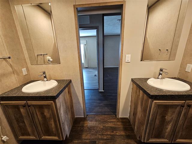 Building Photo - 3434 Laguna Dr